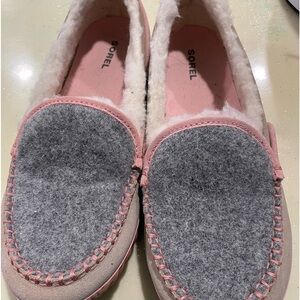 Sorel brand. Slippers. Womens US 9. Worn once